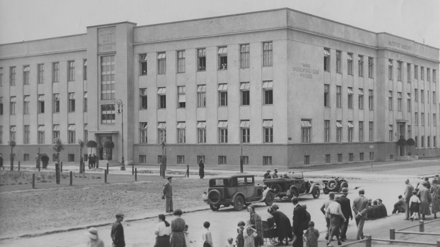 Blur dla zdjęcia do kartki: Otwarcie Instytutu Radowego przy Wawelskiej