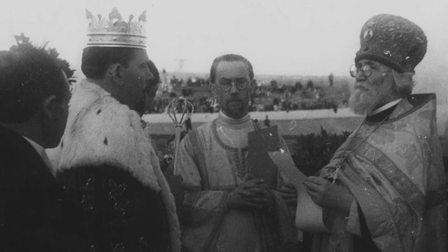 Blur dla zdjęcia do kartki: Koronacja cygańskiego króla