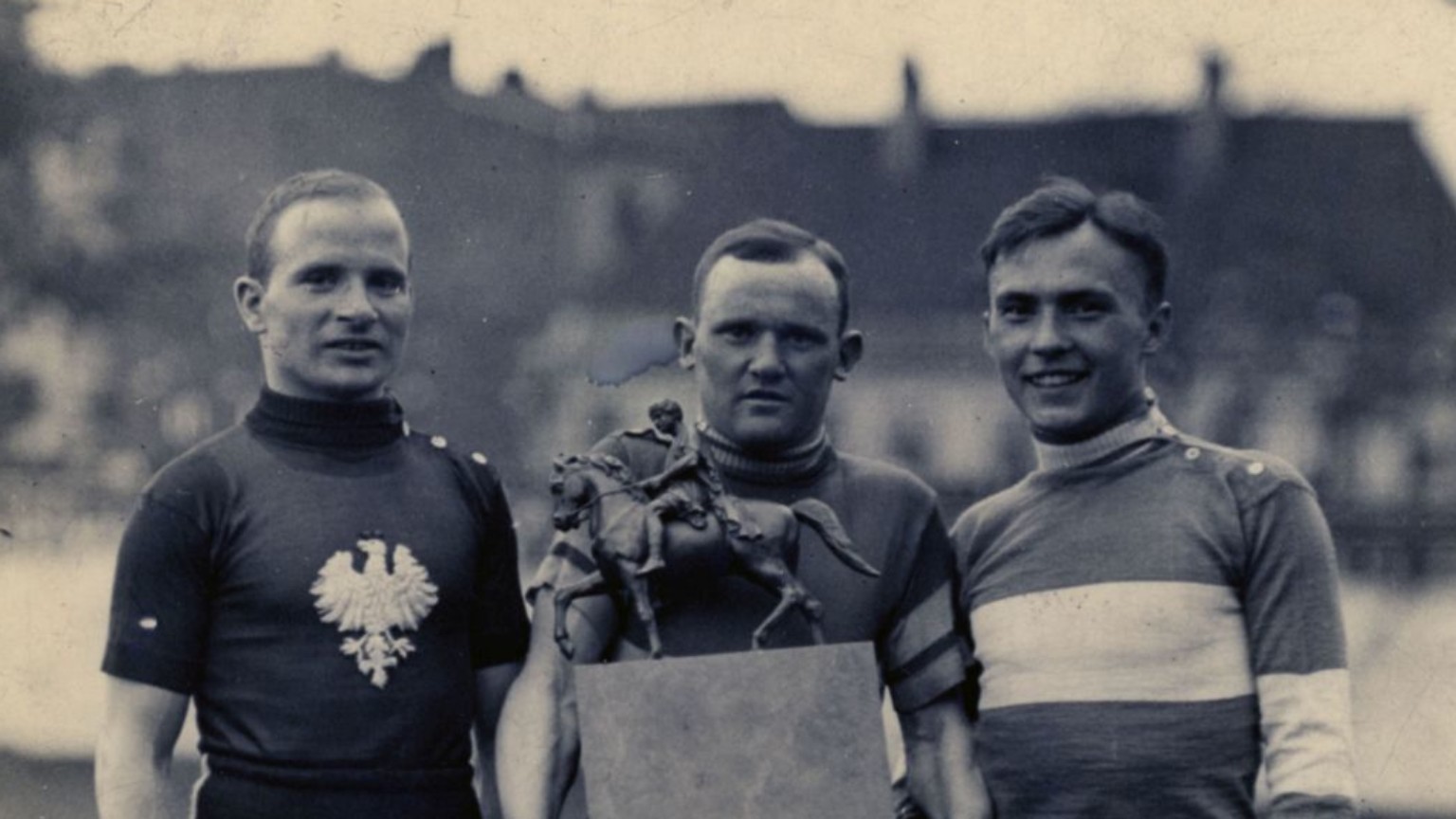 Zdjęcie dla kartki: Rozpoczęcie pierwszego kolarskiego Biegu Dookoła Polski
