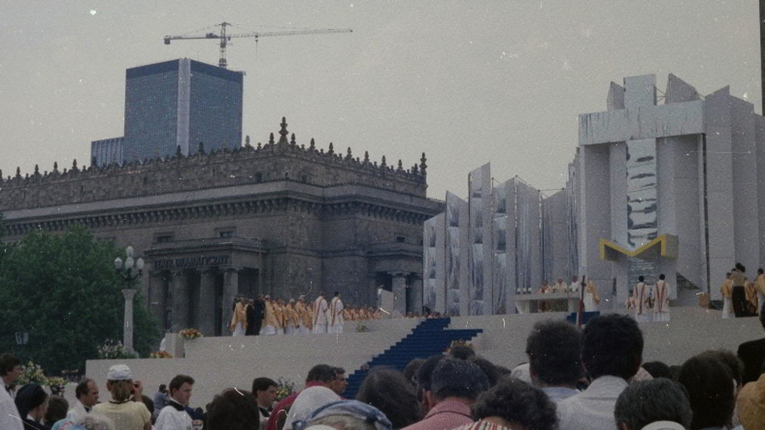 Blur dla zdjęcia do kartki: Papież odprawia mszę przed darem Stalina