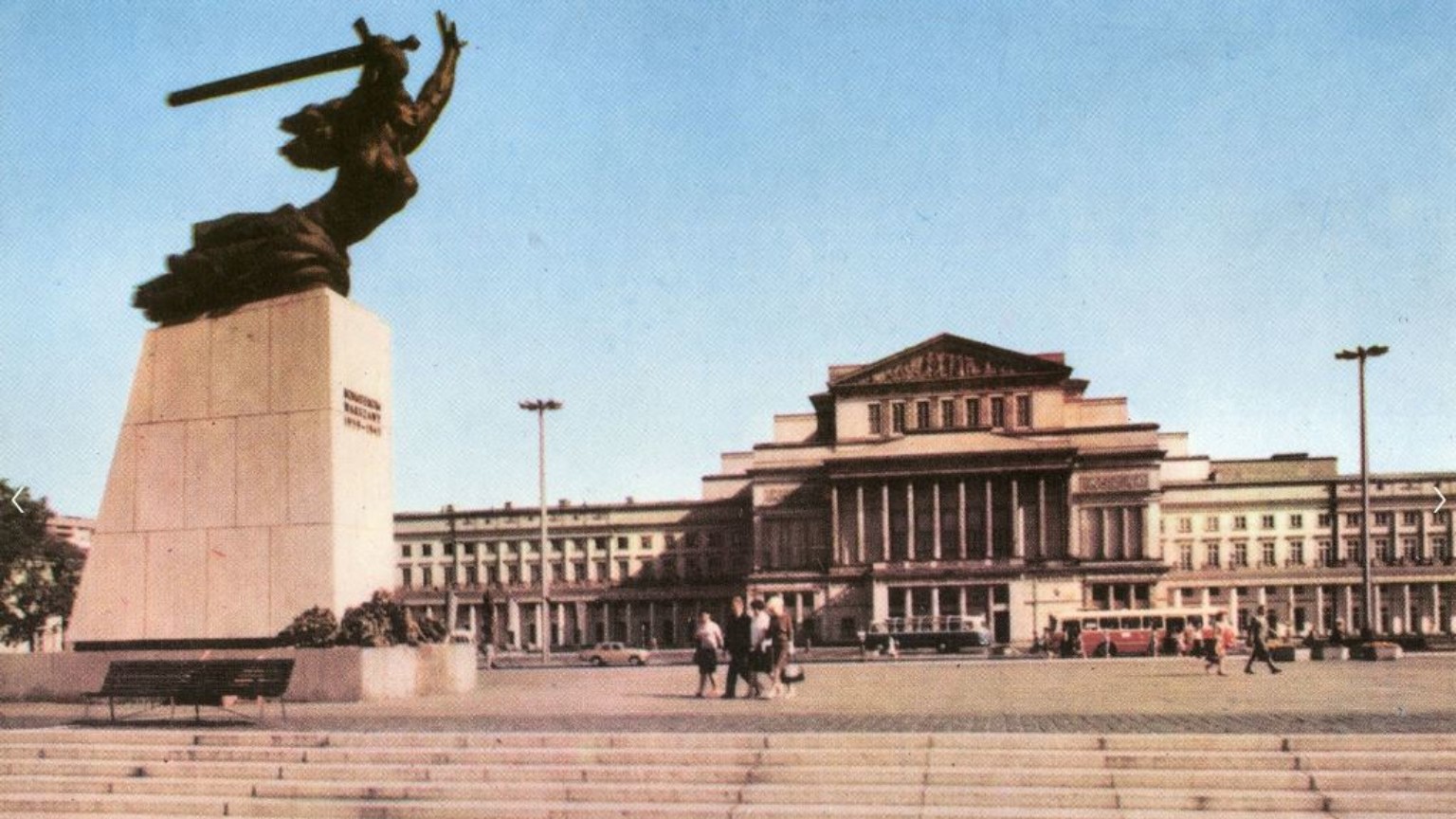 Blur dla zdjęcia do kartki: Odsłonięcie pomnika Warszawskiej Nike