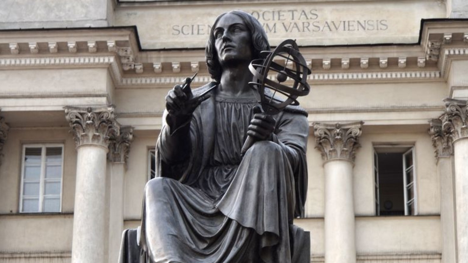 Blur dla zdjęcia do kartki: Kradzież astrolabium z pomnika Kopernika