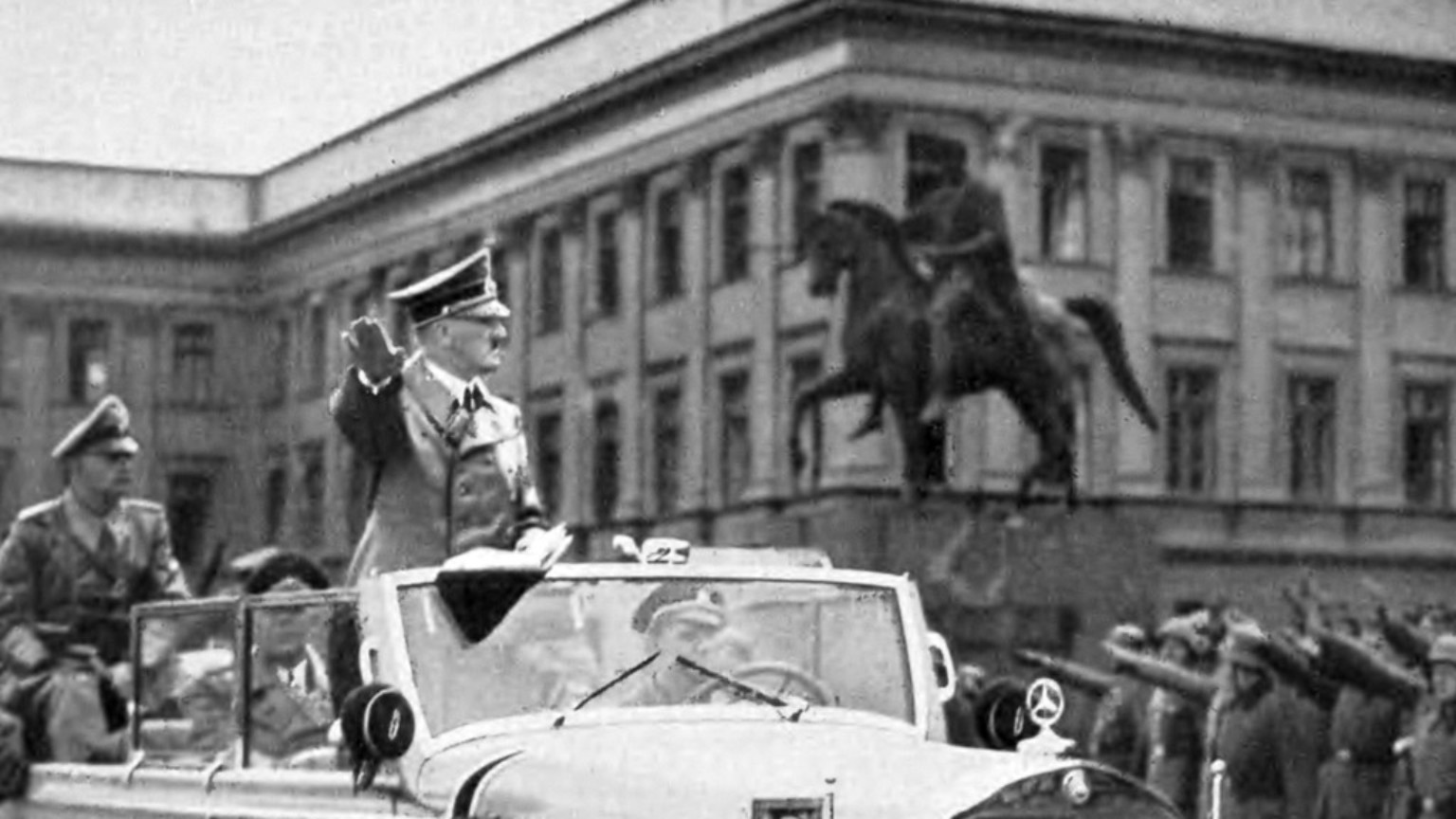 Blur dla zdjęcia do kartki: Hitler upokarza Warszawę