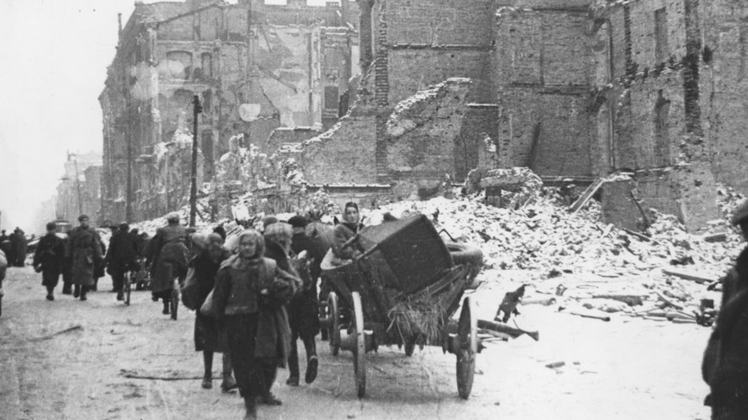 Zdjęcie dla kartki: Powroty 1945: Ulica Marszałkowska
