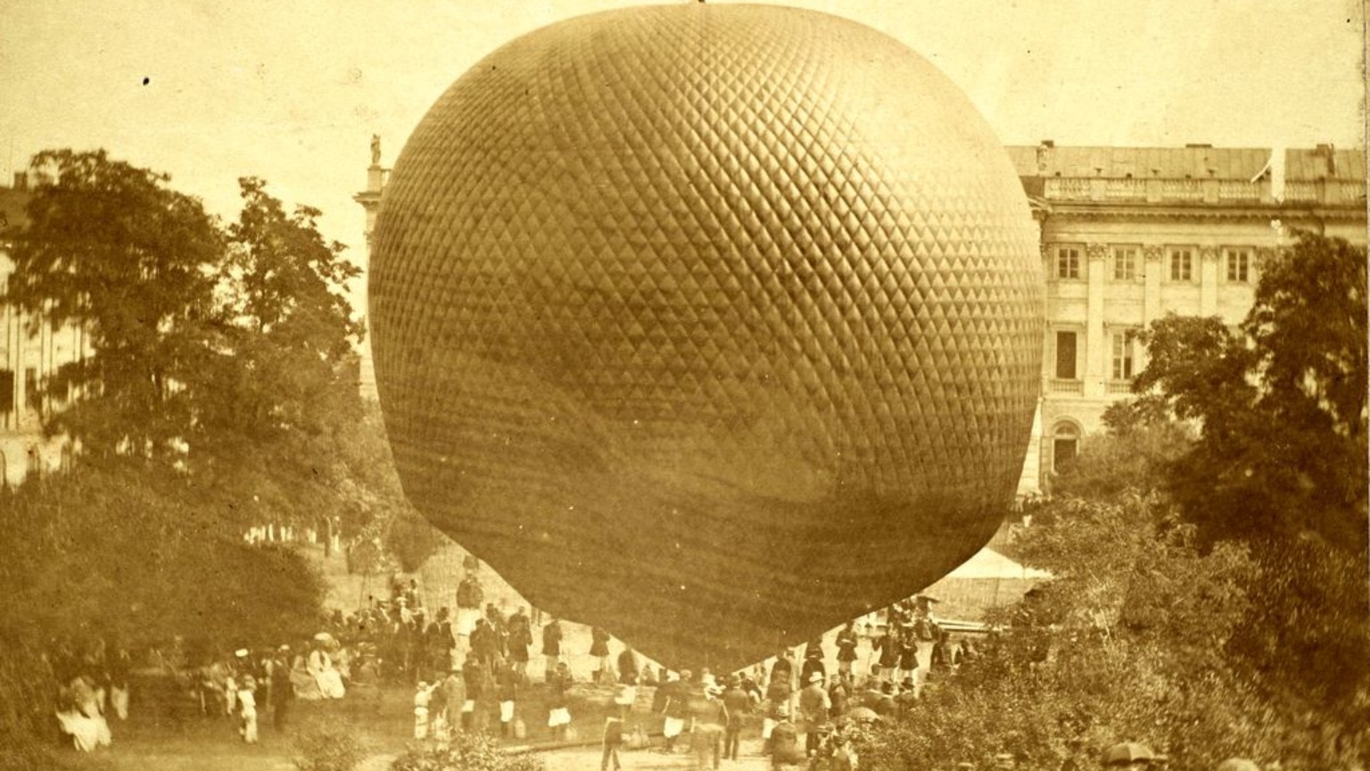 Zdjęcie dla kartki: Start balonu sprzed pałacu Kazimierzowskiego