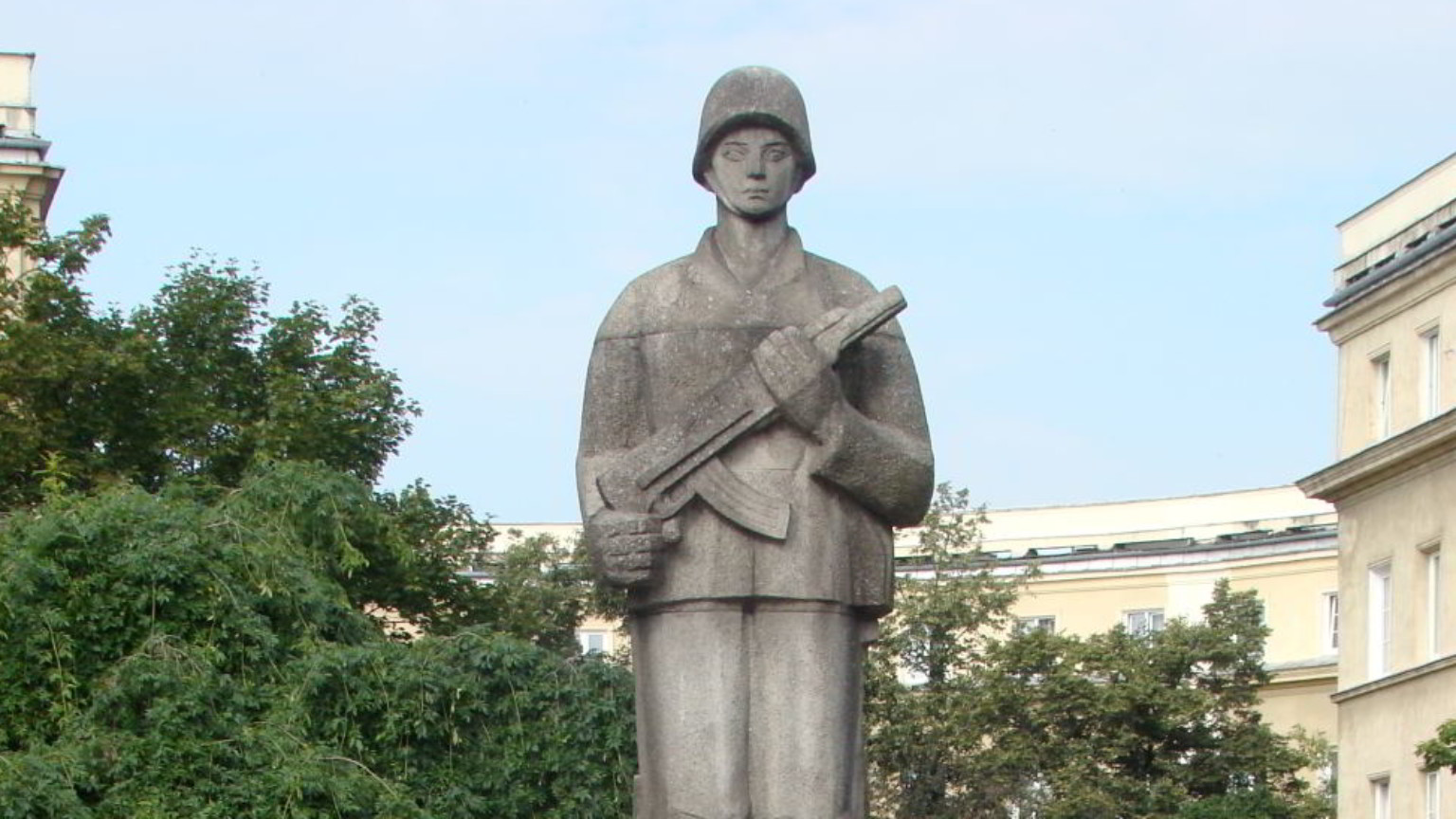 Blur dla zdjęcia do kartki: Odsłonięcie pomnika Żołnierza 1. Armii Ludowego Wojska Polskiego